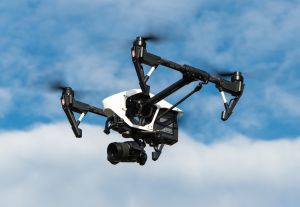 Túl sok drón kering a reptérben: megnégyszereződött a bejelentések száma