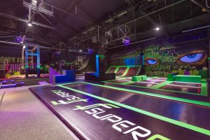 Forró nyári kaland: új extrém szórakoztatóközpont várja a sport szerelmeseit Budapesten