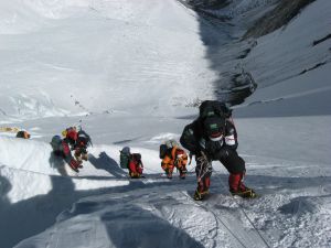 Fertőzöttet találtak az Everest hegymászói között