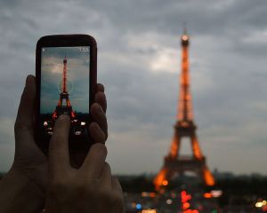 Miért nem ajánlatos éjszaka fotót készíteni az Eiffel-toronyról?